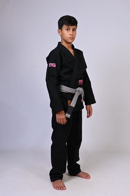 Kimono Infantil In The Guard BOTO ROSA. padrão CBJJ - Preto