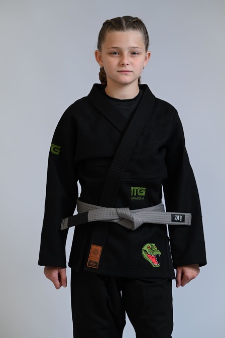 Kimono Infantil In The Guard Jacaré Feminino PRETO - padrão CBJJ