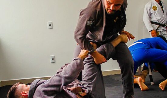 Conheça 9 estrangulamentos poderosos do jiu-jitsu